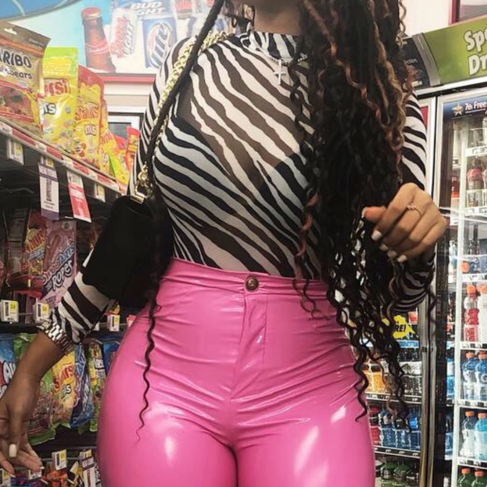 Zebra mesh top. 🦓